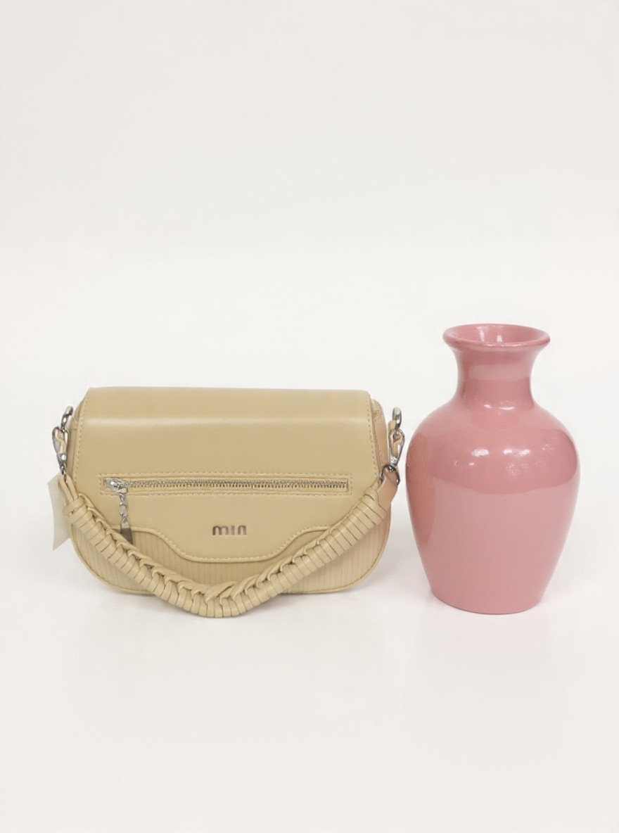 ELEGANT BEIGE CROSSBODY BAG WITH AESTHETIC TOUCH